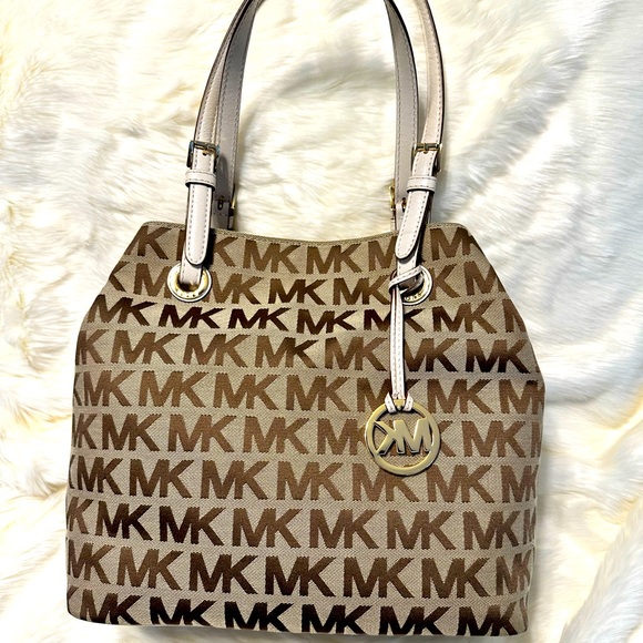 Michael Kors Signature Khaki handbag - Picture 1 of 5